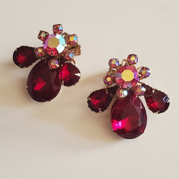 Vintage Aurora Borealis Ruby Rhinestone Earrings - Picture 11 of 16